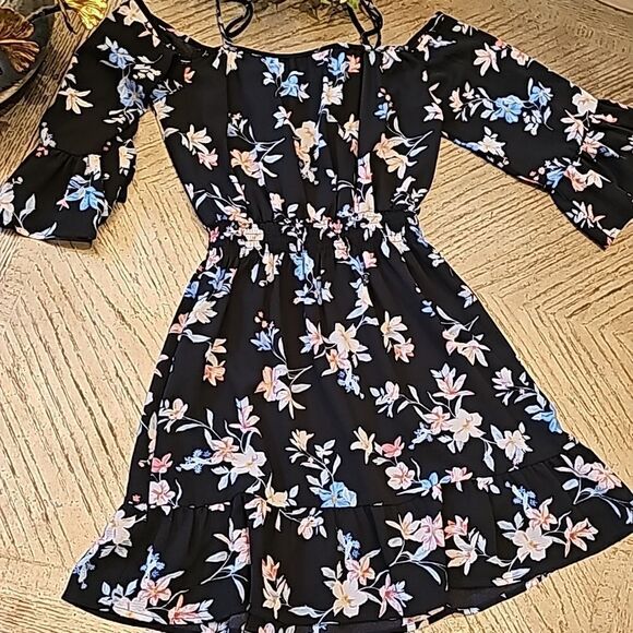 Floral bell sleeve open shoulder dress size S - Picture 11 of 11